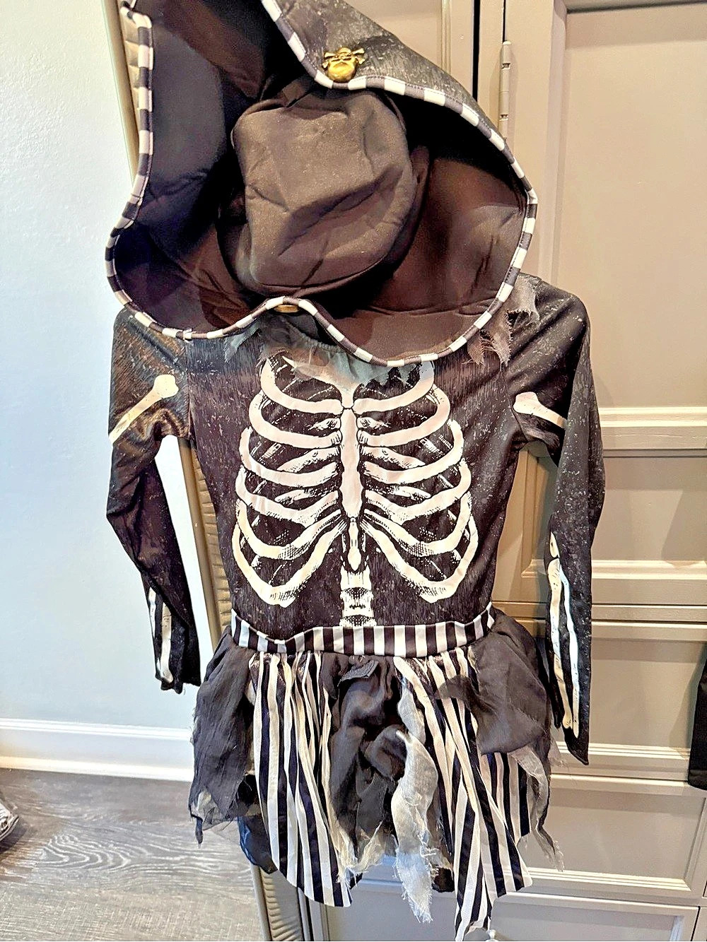 Girls Dark Skeleton Pirate Halloween Costume Black & White, Medium 8-10